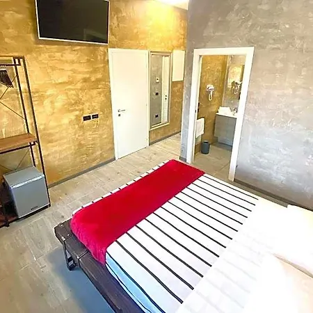 Tech Hotel *
