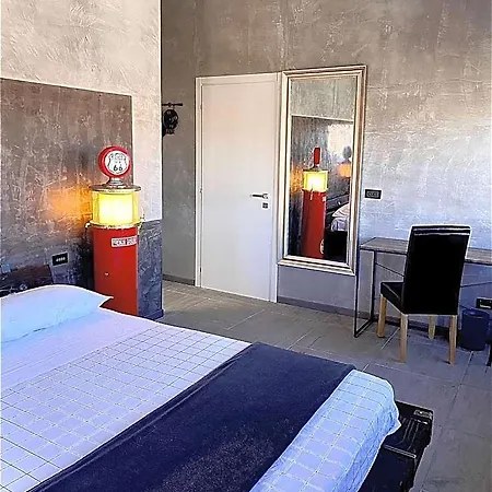 Tech Hotel *