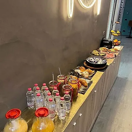 Tech Hotel *