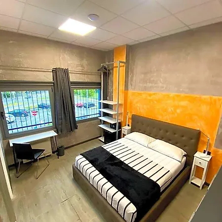 Tech Hotel *